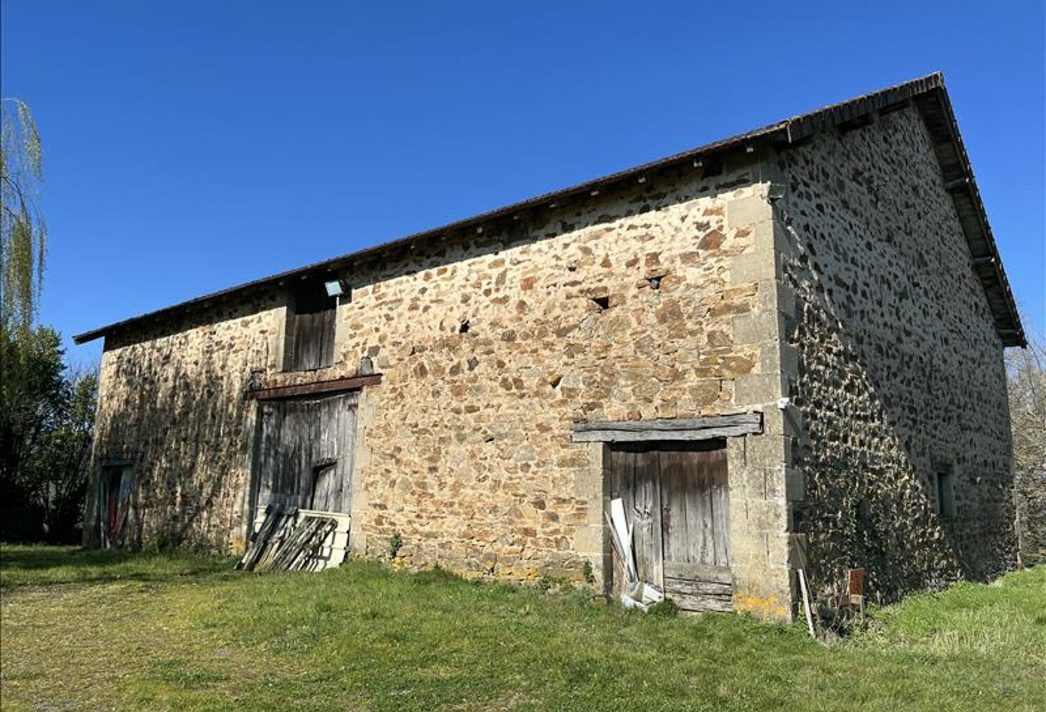 Grange de 1 pièces principales — photo 1