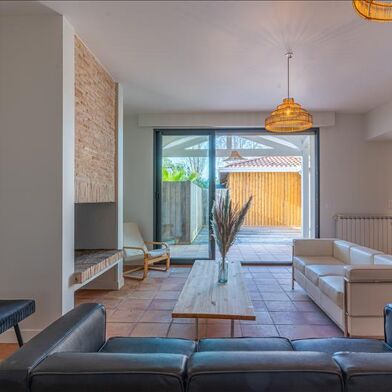 Maison 8 pièces 885700 €