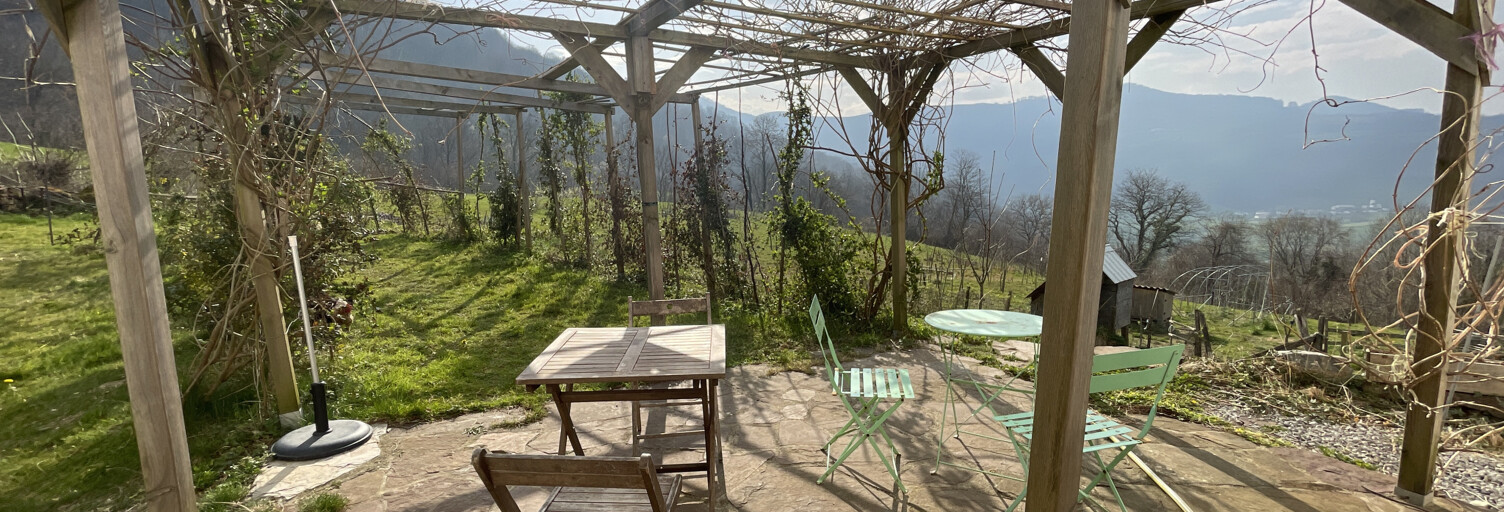 Maison 9 Pièces 157 m² à vendre à Hosta (64120)