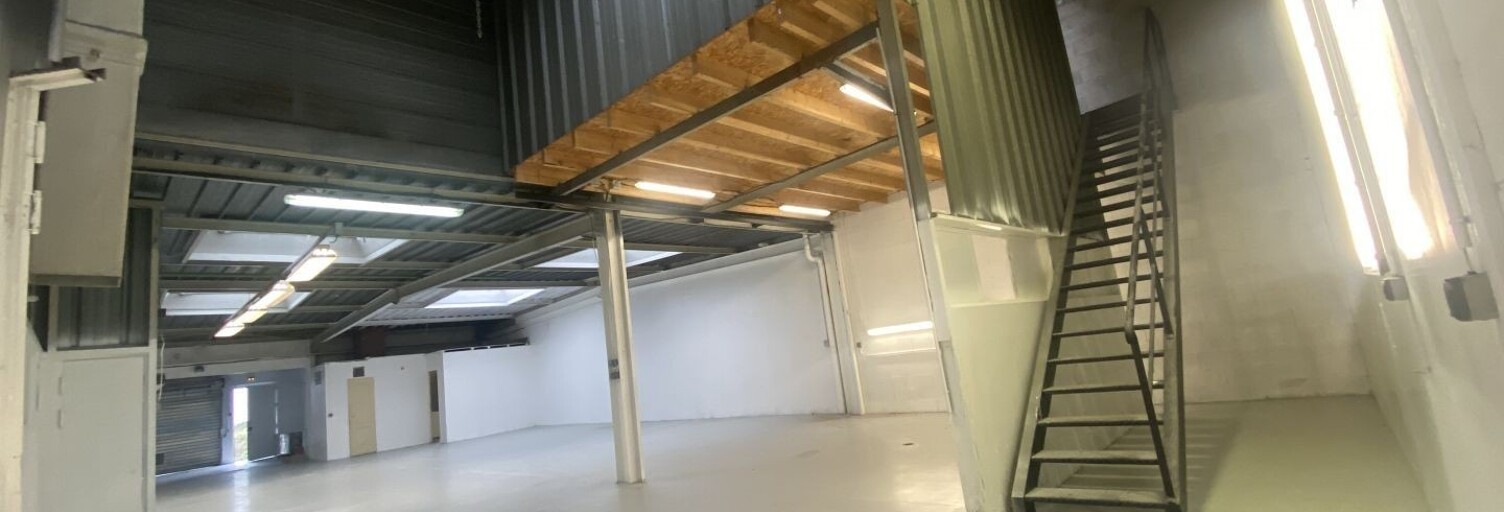 Commerce  305 m² à louer à Vaux-le-Pénil (77000)
