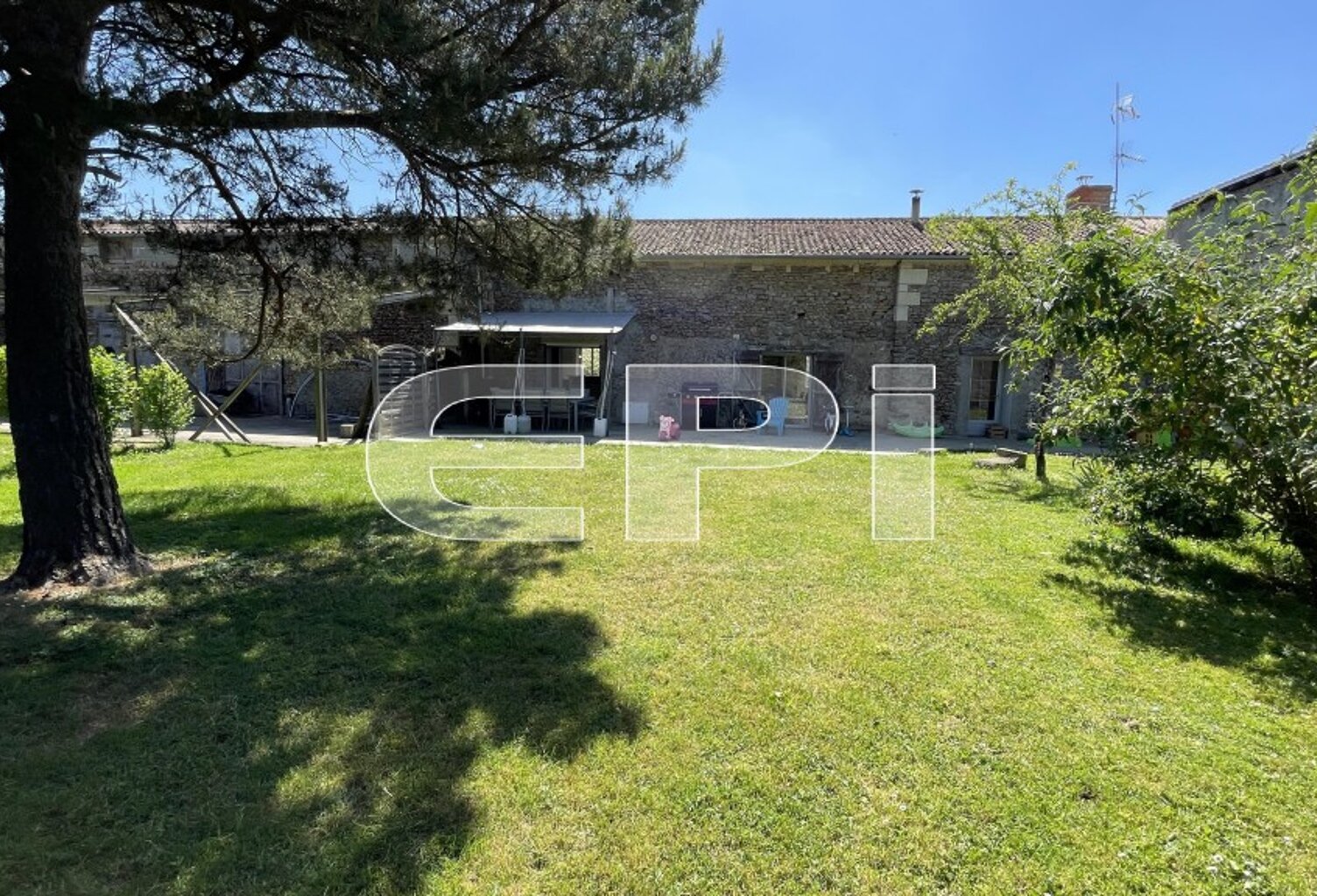 Proximité THOUARS, 50 km CHOLET, 23 Km Doué-la-fontaine<br>Cet — photo 1
