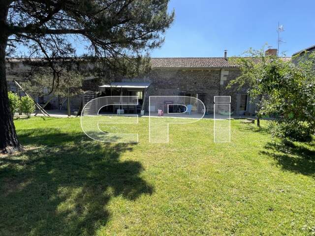 Proximité THOUARS, 50 km CHOLET, 23 Km Doué-la-fontaine<br>Cet — photo du bien