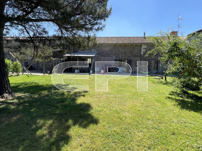 Proximité THOUARS, 50 km CHOLET, 23 Km Doué-la-fontaine<br>Cet — photo 1