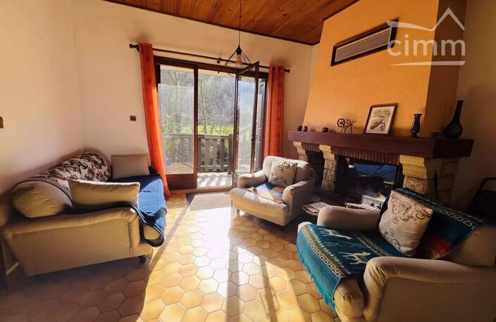 Maison en pierre avec extérieur — photo 3