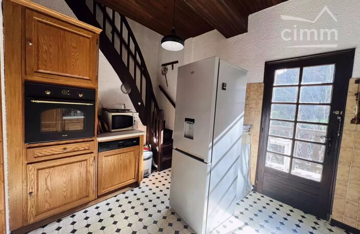 Maison en pierre avec extérieur — photo 4