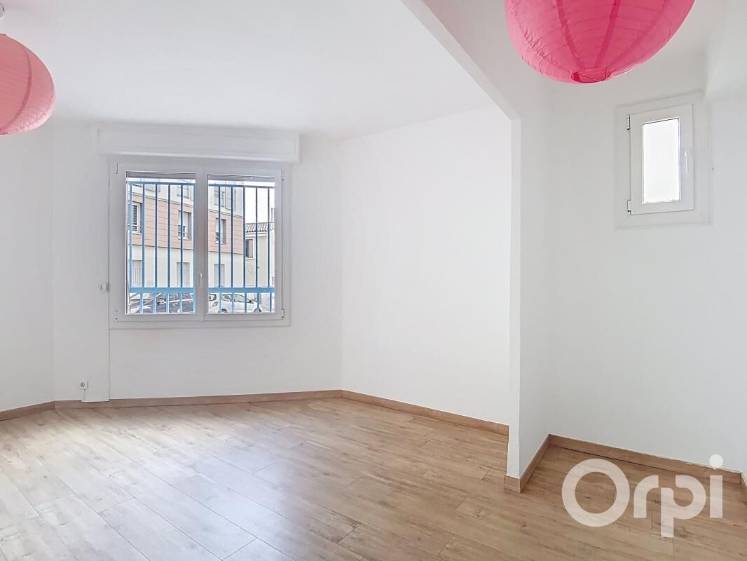 Appartement de type studio situé en rez-de-chaussée