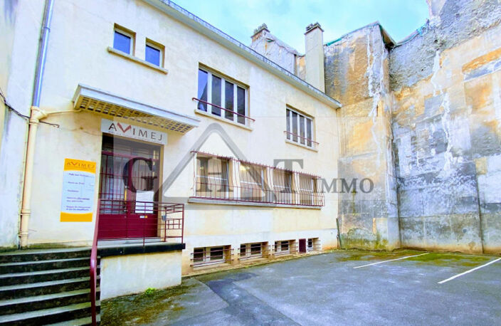 A Meaux un Bâtiment indépendant de bureaux sur 4 étages : — photo 2