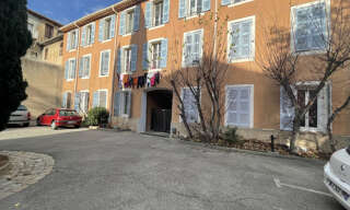 Garage   m² à louer à Aubagne (13400)