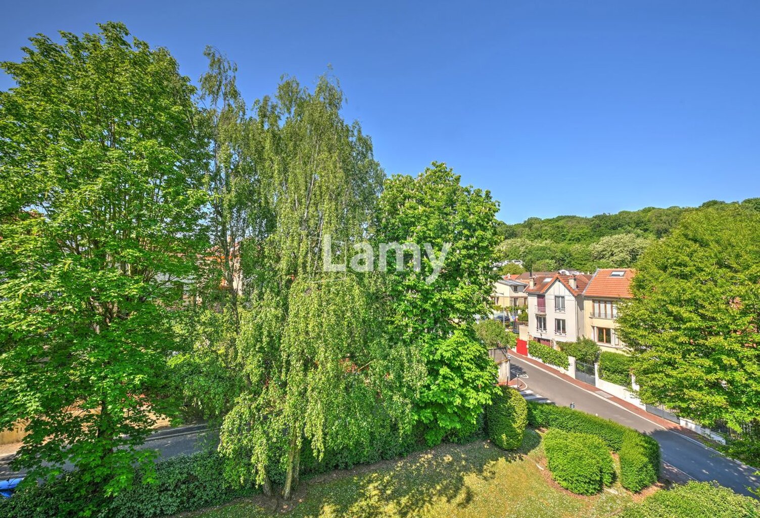 Appartement F5 avec 2 parkings et cave — photo 1