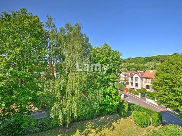 Appartement F5 avec 2 parkings et cave — photo du bien