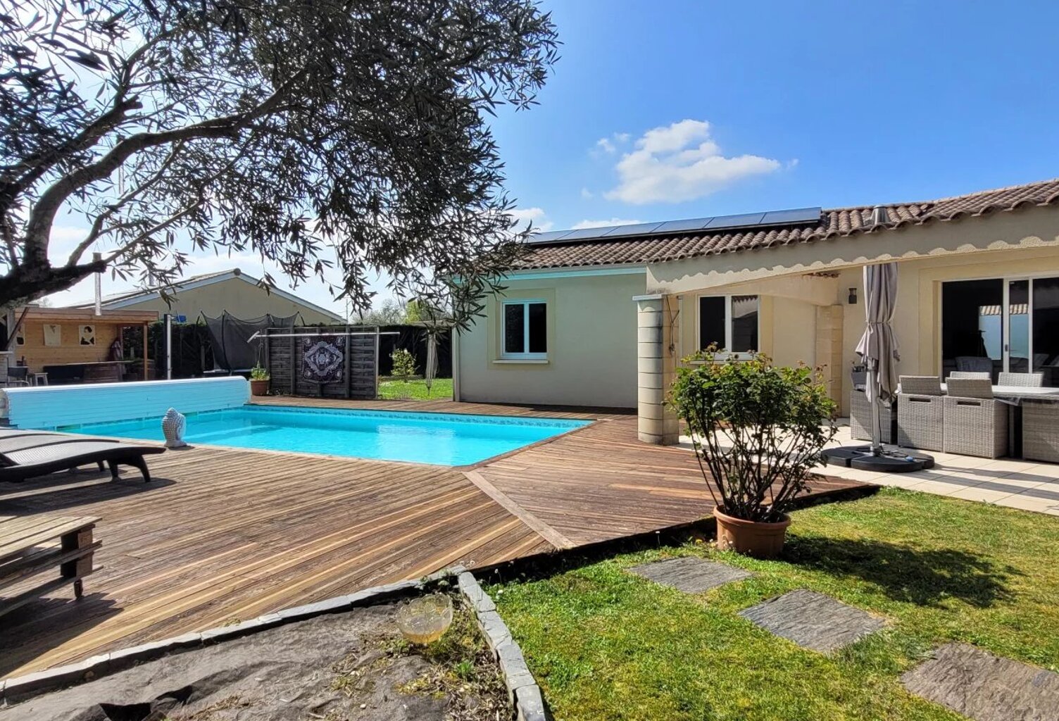33910 - SAINT DENIS DE PILE - MAISON 115M² 3 CHAMBRES  ET DEPENDANCE 60M² — photo 1