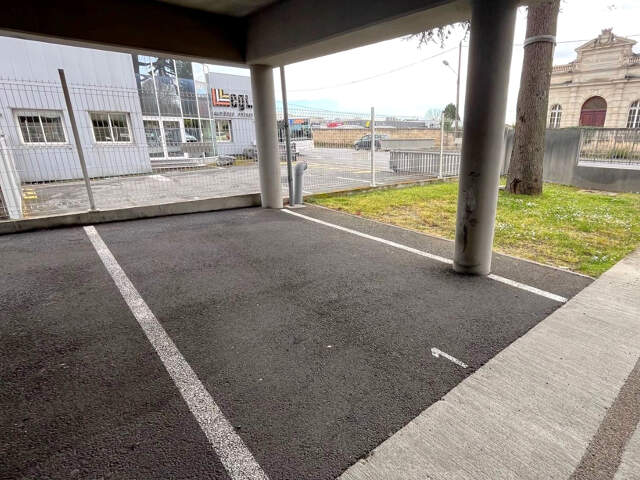 Parking Bègles — photo du bien
