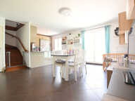 78690 LES ESSARTS LE ROI  Charmante maison de 4 pièces 3 cha — photo 3