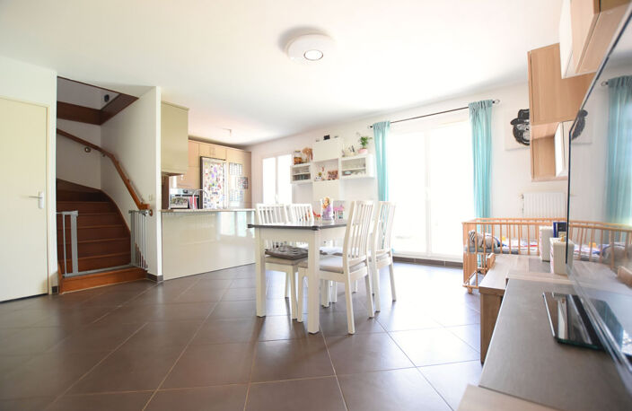 78690 LES ESSARTS LE ROI  Charmante maison de 4 pièces 3 cha — photo 3