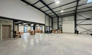 Commerce  460 m² à louer à Chassieu (69680)