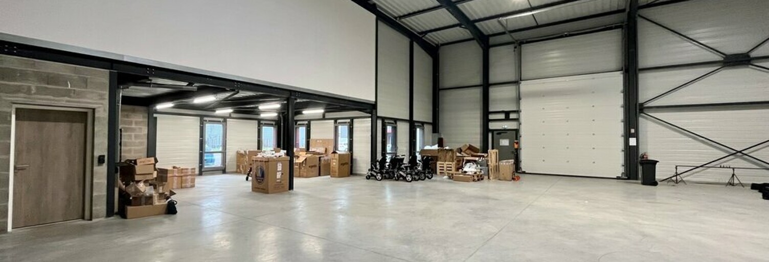 Commerce  460 m² à louer à Chassieu (69680)