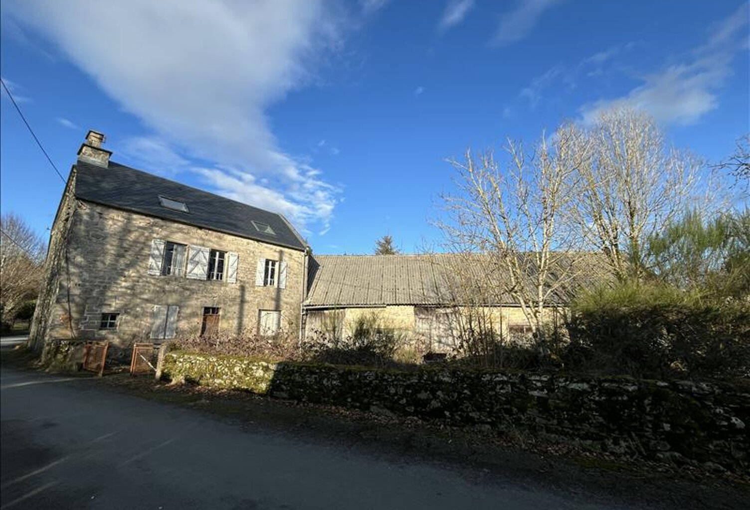 Maison en pierre de 3 pièces principales — photo 1
