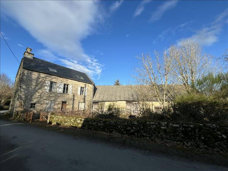 Maison en pierre de 3 pièces principales — photo 1