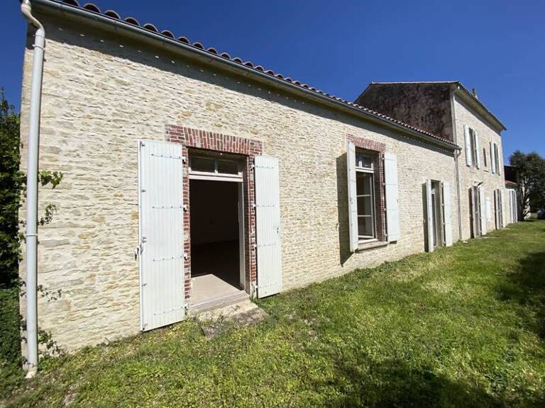 Maison en pierre de 10 pièces principales — photo 1