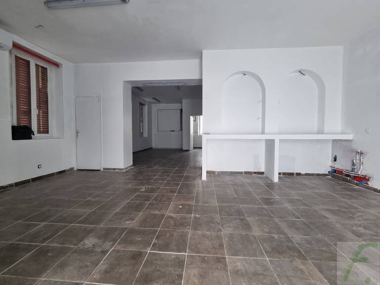 Local commercial — photo 1