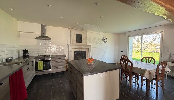 Villa / Maison 7 pièces  à vendre Pons 17800