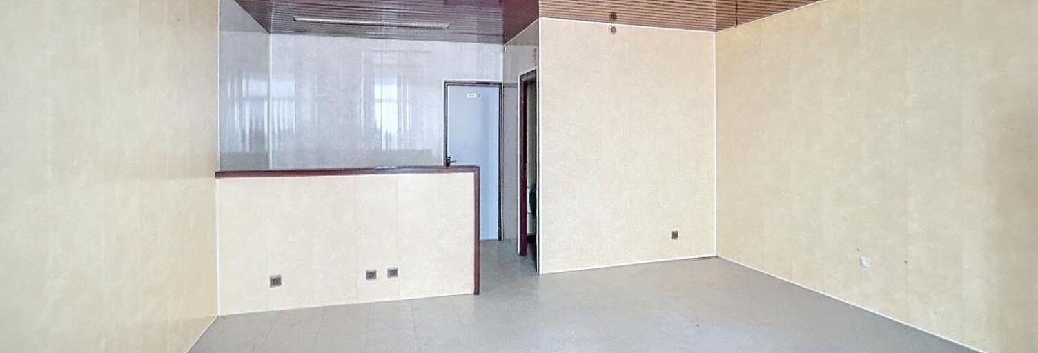 Commerce  36 m² à louer à Neuvéglise-sur-Truyère (15260)