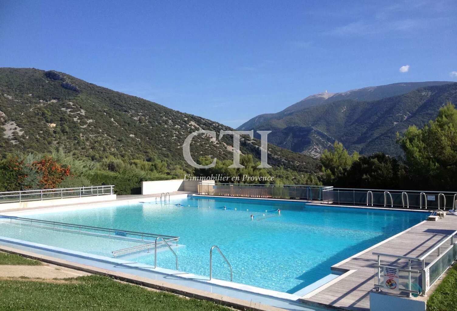 À Vendre : Charmant Bastidon de 70 m² avec Vue Imprenable sur le — photo 1