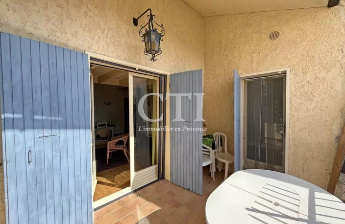 À Vendre : Charmant Bastidon de 70 m² avec Vue Imprenable sur le — photo 4