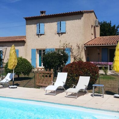 Maison 6 pièces 2960 €