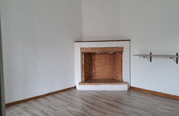 Ensemble immobilier de 3 appartements à rafraîchir au centre de Nay — photo 3
