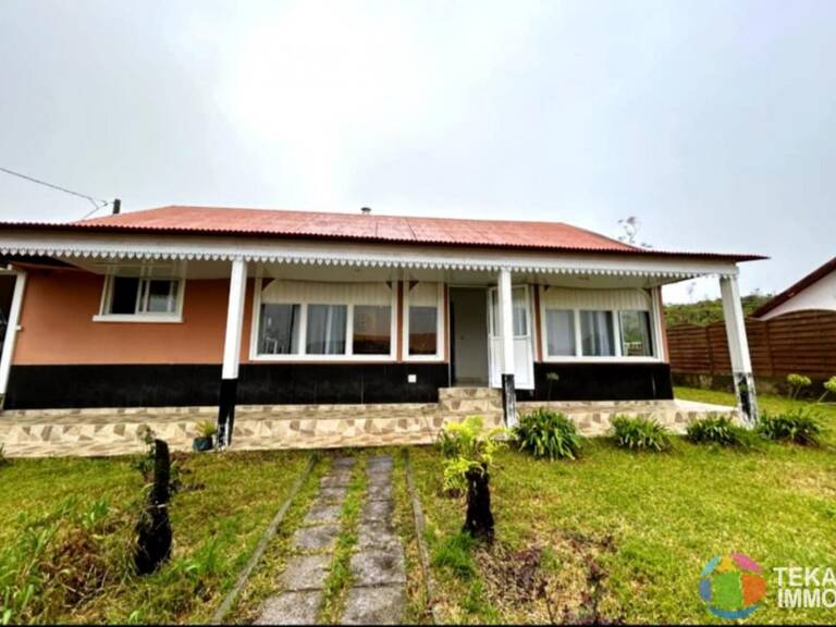 Maison meublée a vendre à la Plaine Des Palmiste 97431 — photo 1