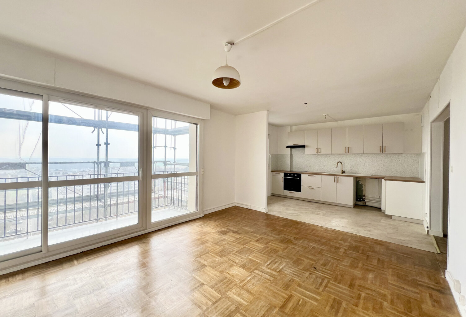 APPARTEMENT T4 AVEC ASCENSEUR - BEAUVAIS — photo 1