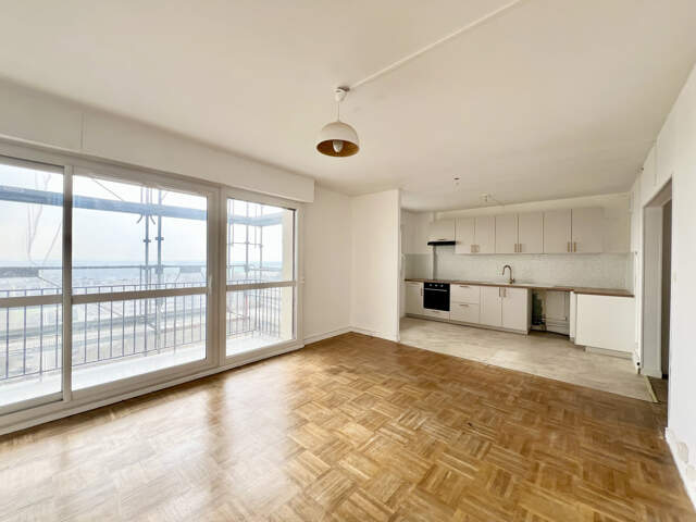 APPARTEMENT T4 AVEC ASCENSEUR - BEAUVAIS — photo du bien