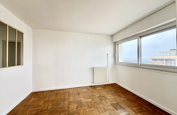 APPARTEMENT T4 AVEC ASCENSEUR - BEAUVAIS — photo 3