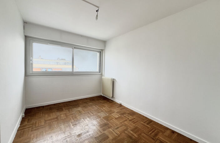 APPARTEMENT T4 AVEC ASCENSEUR - BEAUVAIS — photo 5