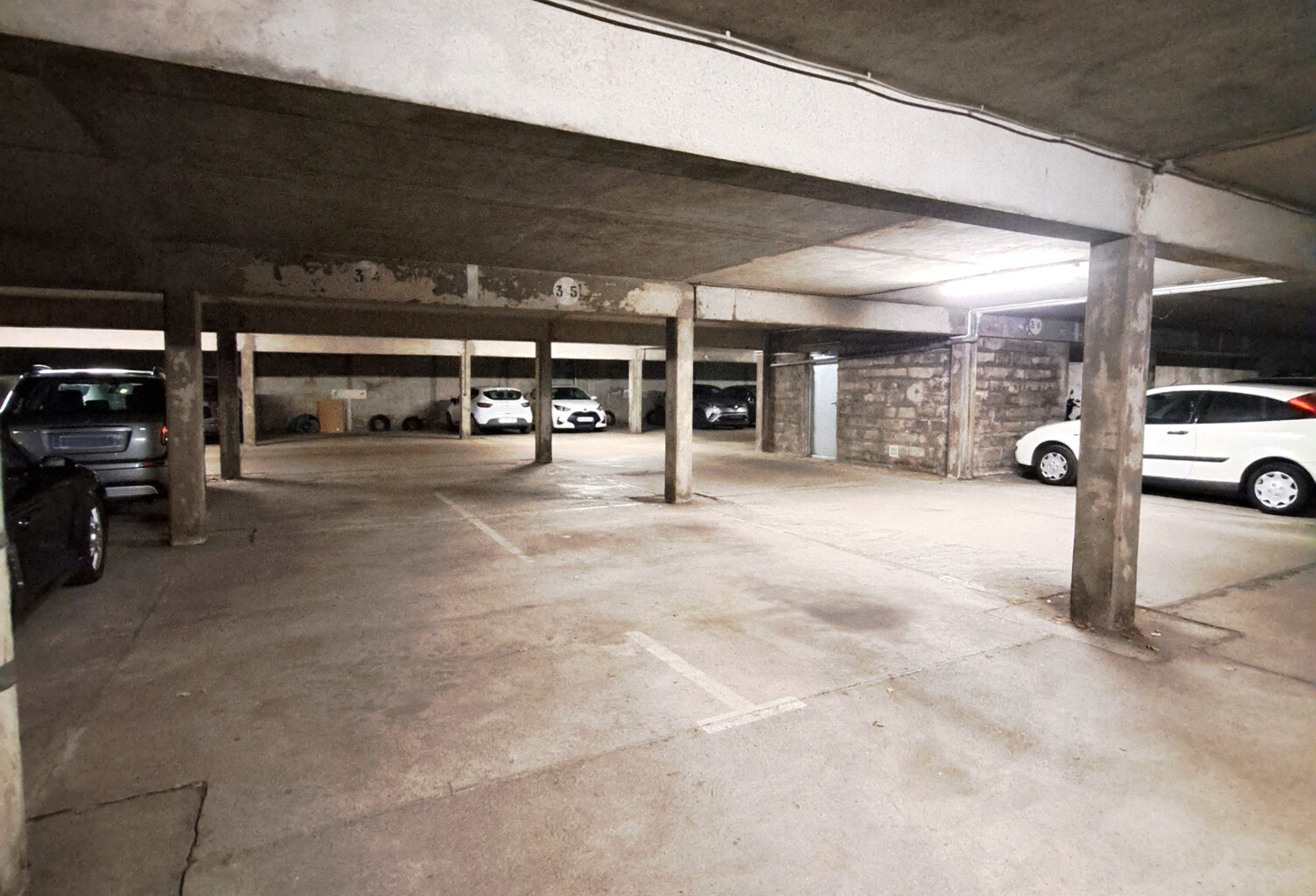 Parking sécurisé — photo 1