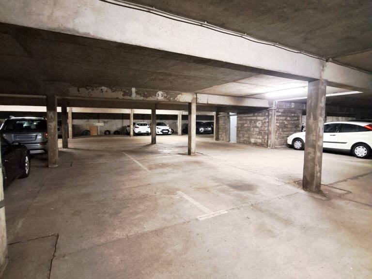 Parking sécurisé — photo 1