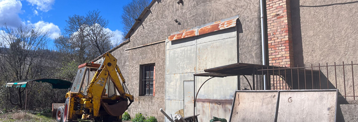 Local industriel 3 Pièces 220 m² à vendre à Saignon (84400)