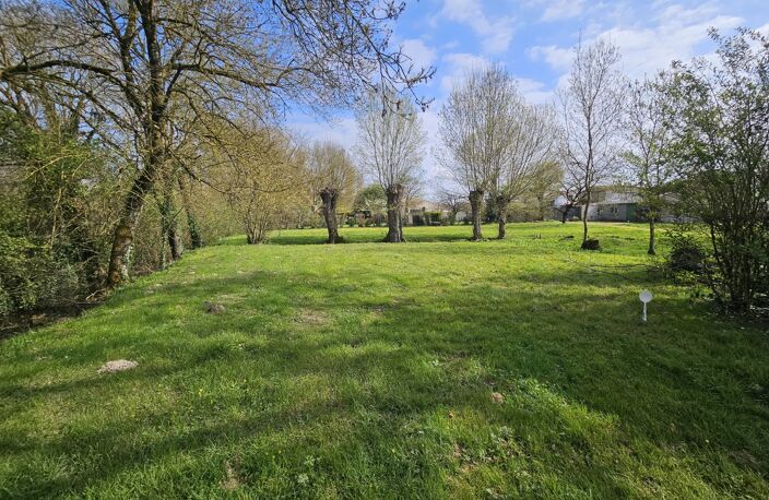 Terrain constructible viabilisé à Saint Christophe — photo 2