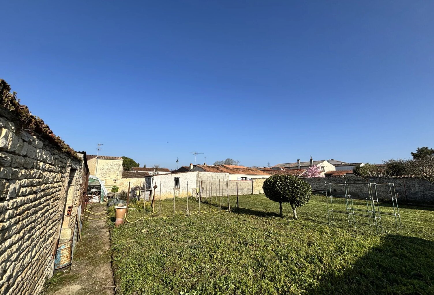Maison à rénover au cœur de Bourgneuf — photo 1