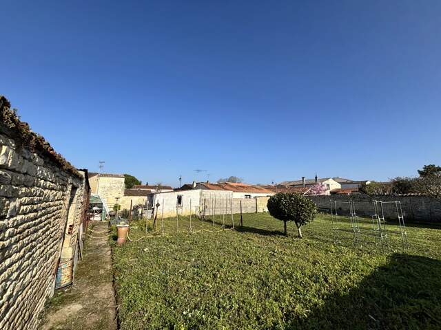 Maison à rénover au cœur de Bourgneuf — photo du bien