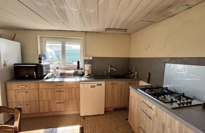 Maison à rénover au cœur de Bourgneuf — photo 2