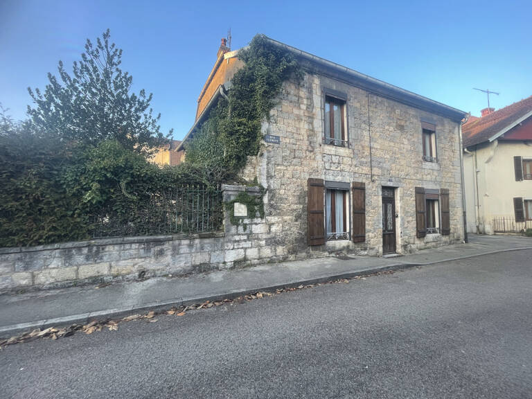 Maison à rénover dans le village de Baume Les Dames — photo 1