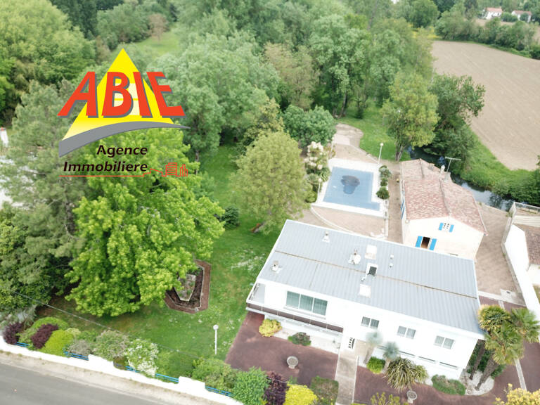 Propriété bourg de Magné 284m2, terrain bord de Sèvre — photo 1