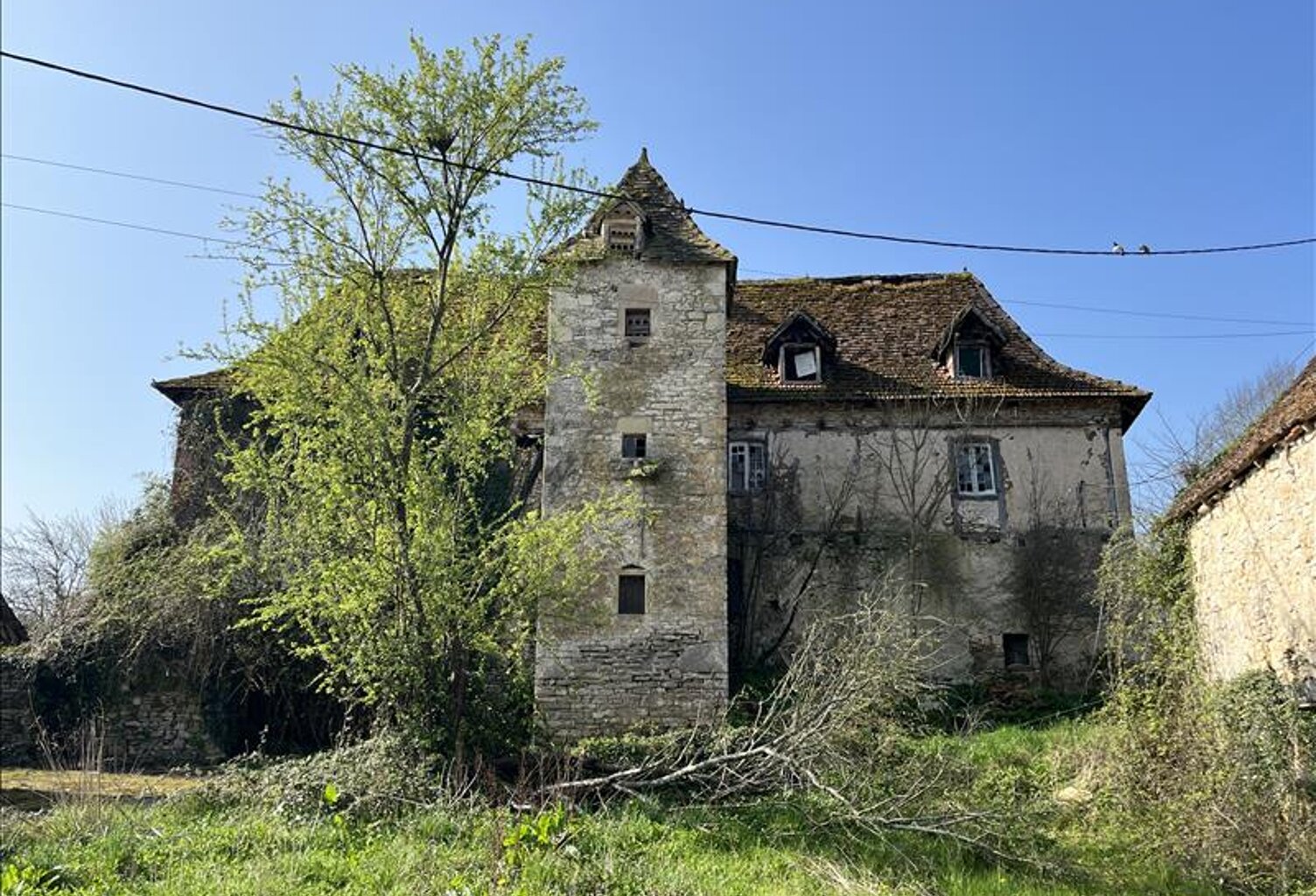 Maison en pierre de 3 pièces principales — photo 1