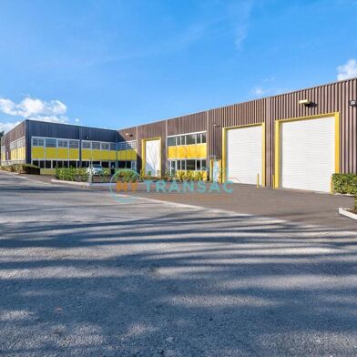 Local industriel  2960 €