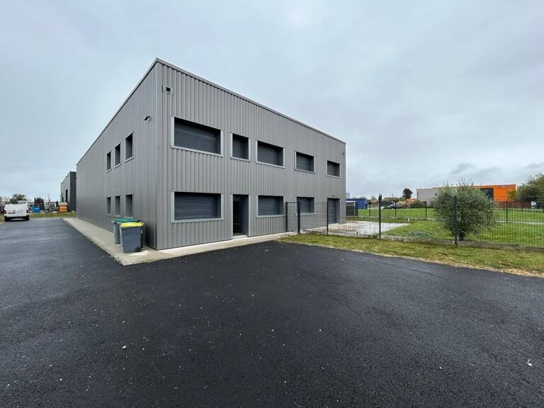 Commerce  550 m² — photo 1