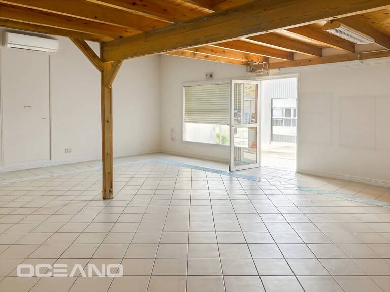 À saisir : Bail Commercial – Plusieurs Grands locaux  à Hope Estate, Saint-Martin — photo 1