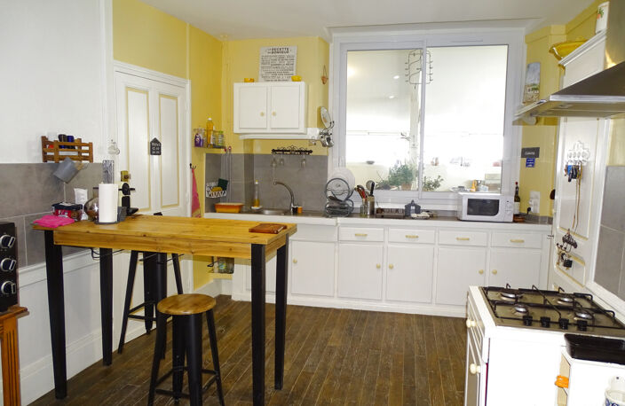 Appartement T4 rénové avec terrasse couverte. — photo 2