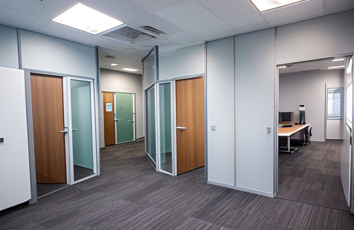 LOCAUX DE BUREAUX OU D'ACTIVITES QUARTIER GARE BOURG EN BRES — photo 4